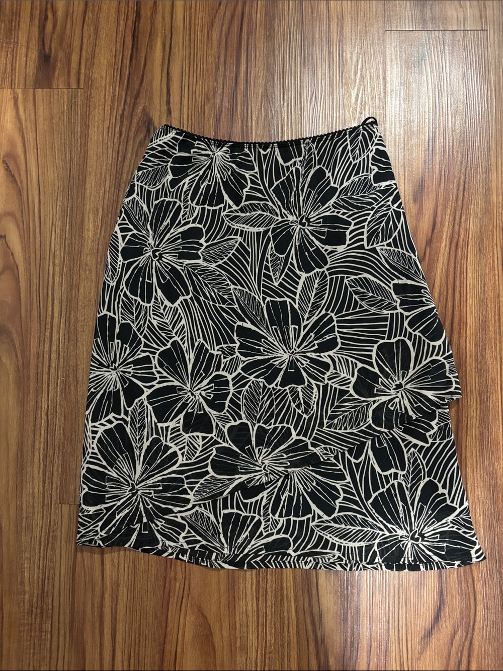 Y2K Dress Barn Black & White Floral Skirt